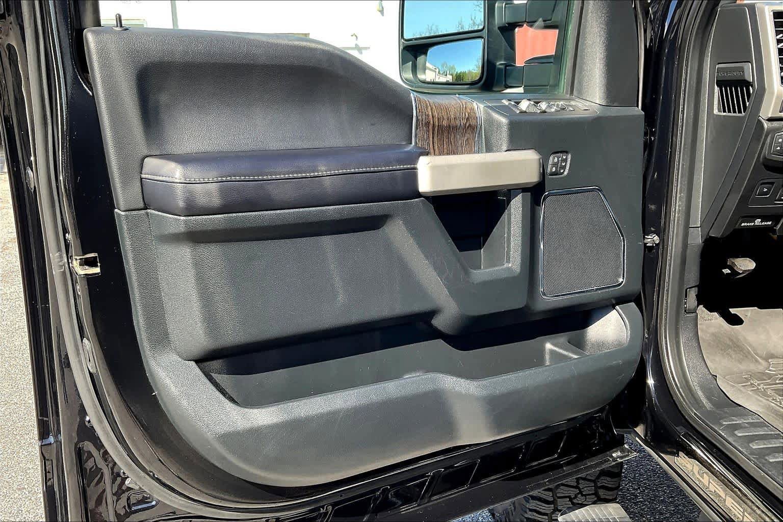 Used 2021 Ford F250 Lariat image 23