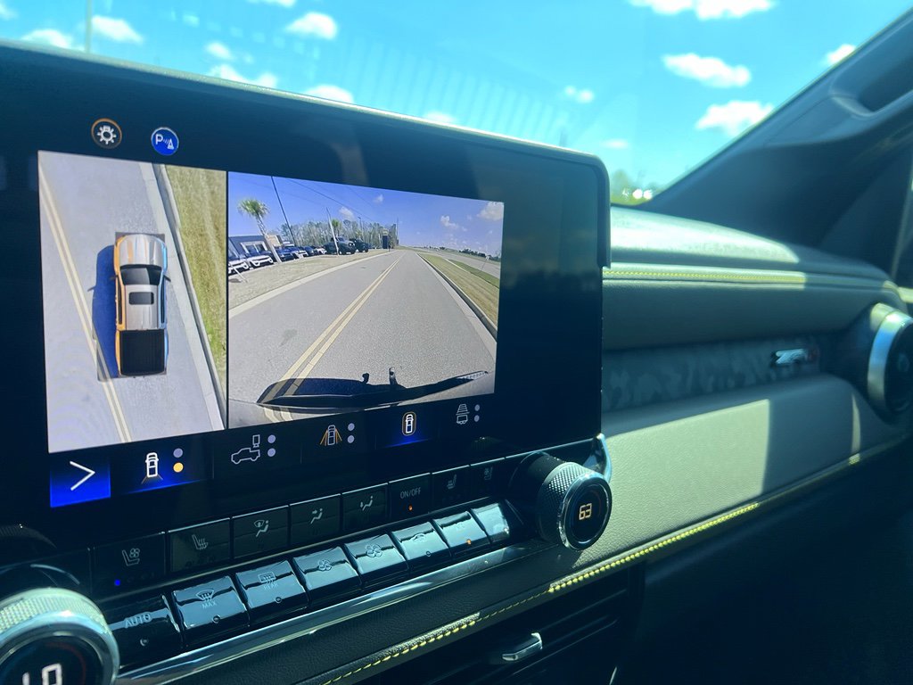 Used 2024 Chevrolet Colorado ZR2 w/ ZR2 Convenience Package III image 25