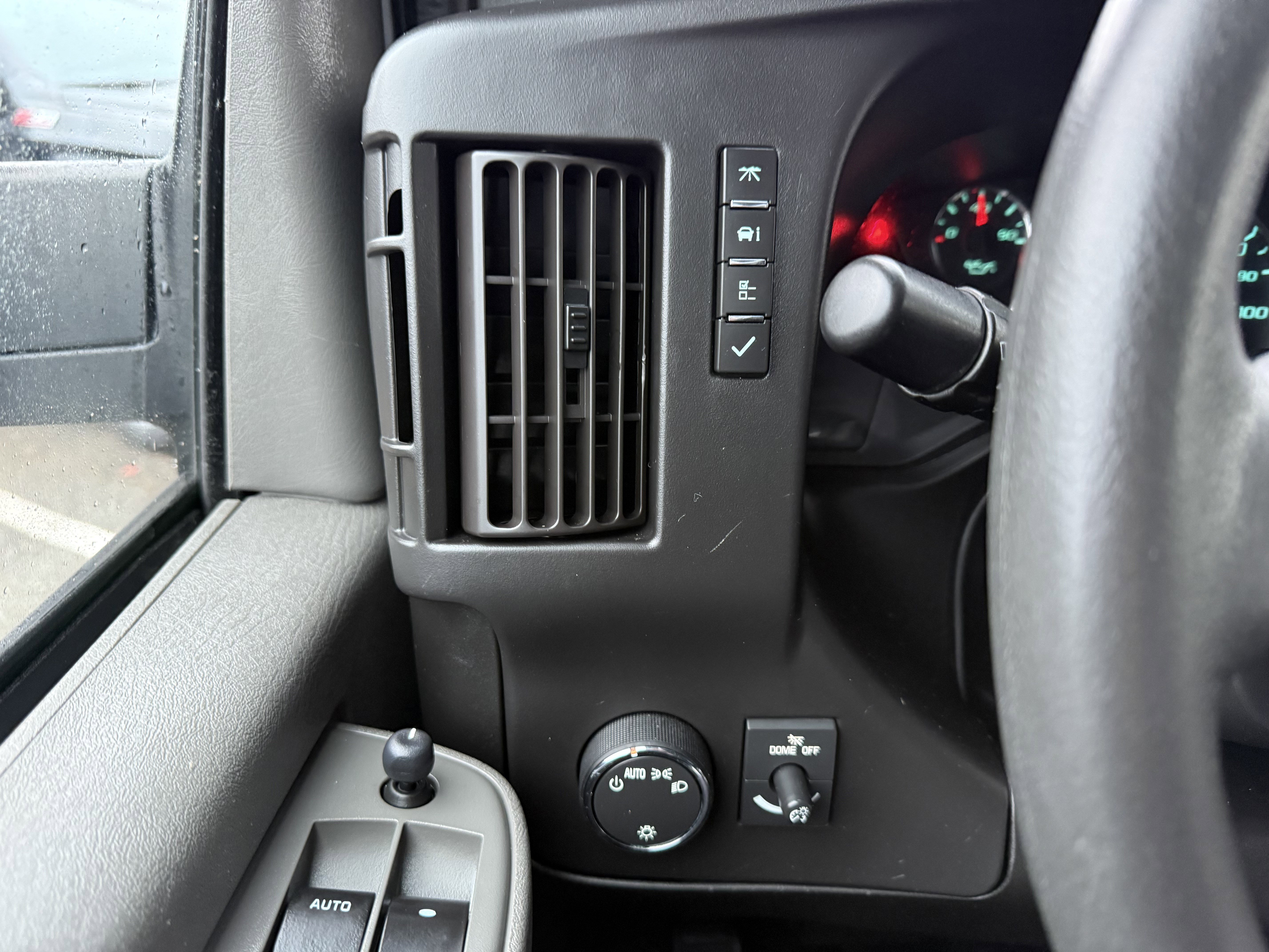 Used 2017 Chevrolet Express 2500 image 18