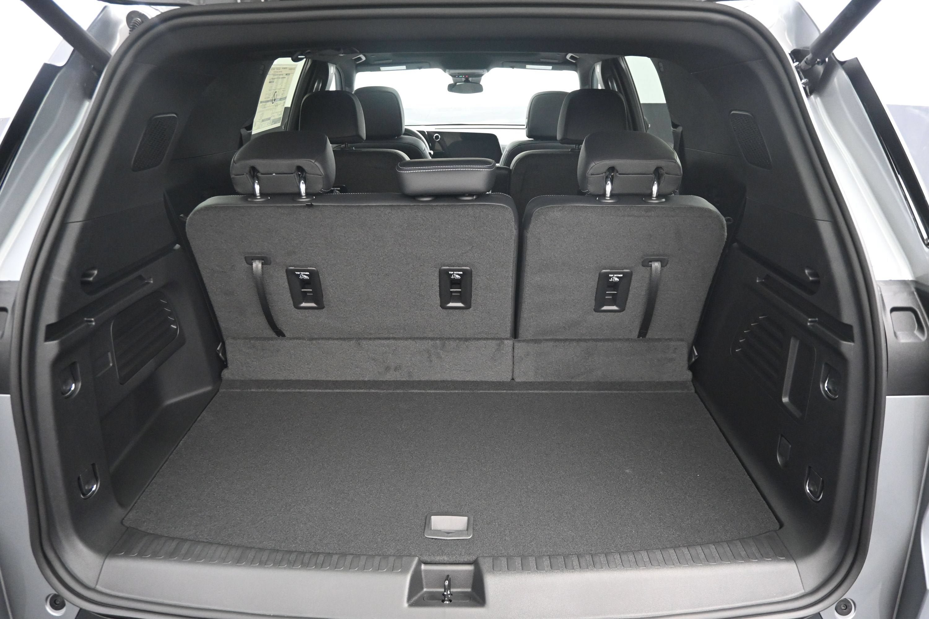 New 2027 Chevrolet Traverse LT w/ Sun and Wheel Package FWD image 33