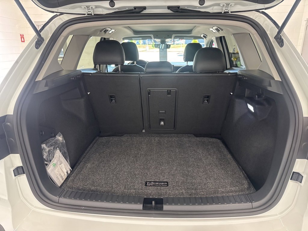 Certified 2025 Volkswagen Taos SE image 30