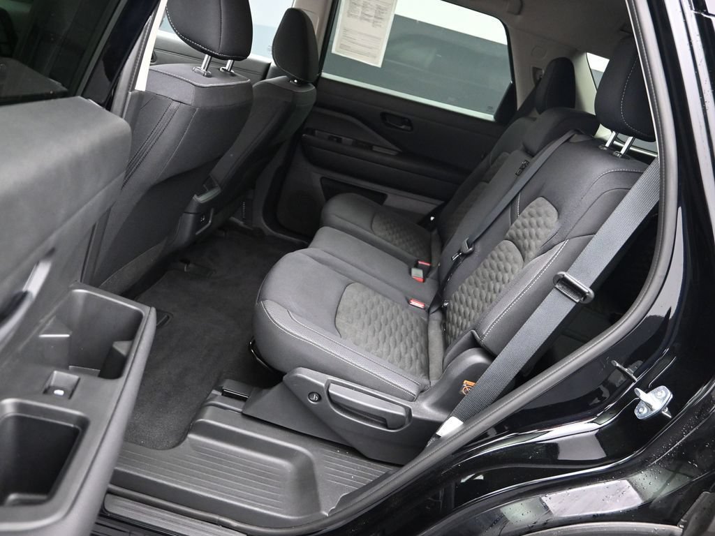 Used 2024 Nissan Pathfinder S FWD image 14