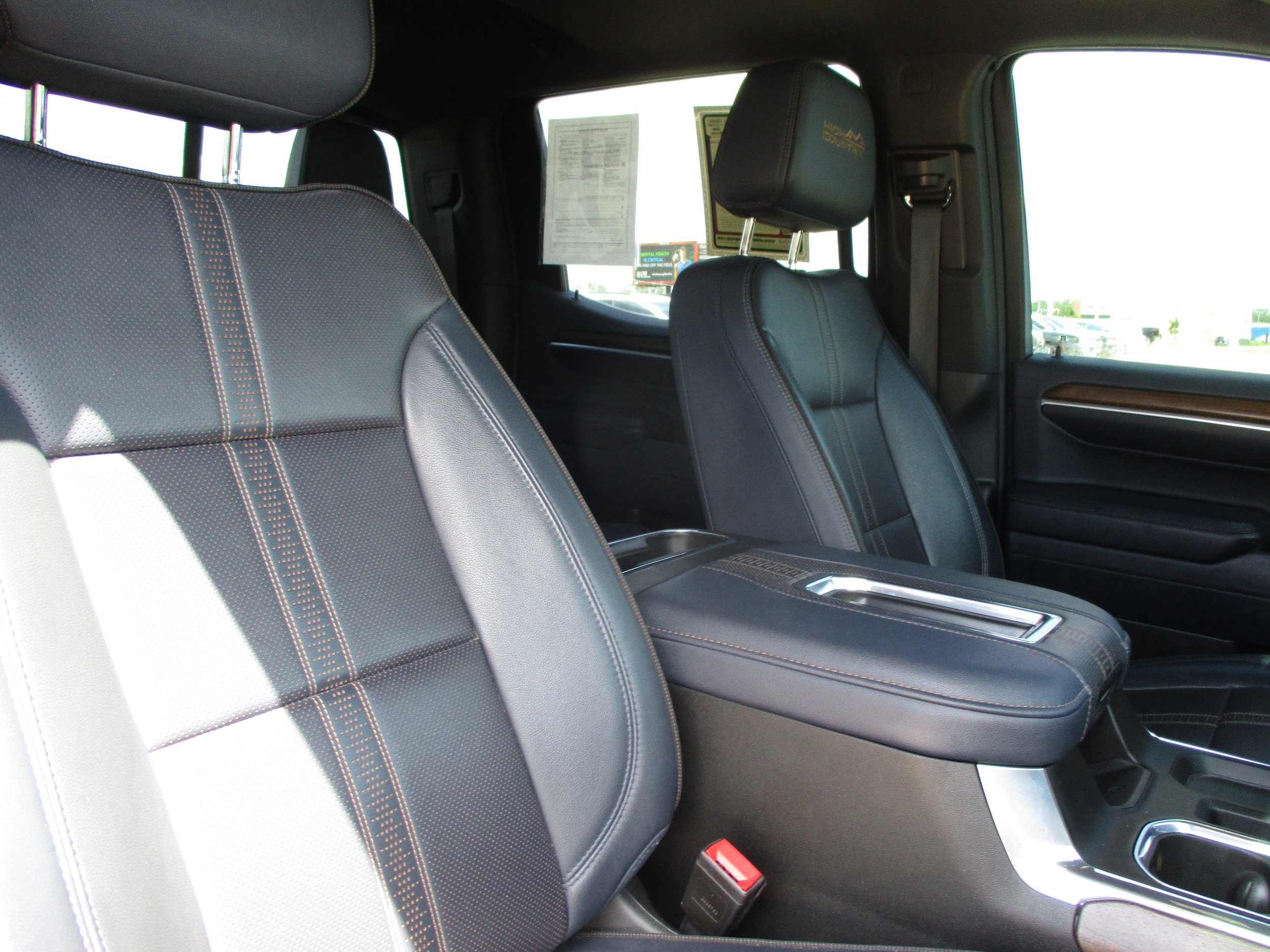 Used 2022 Chevrolet Silverado 1500 High Country w/ High Country Premium Package AWD/4WD image 44