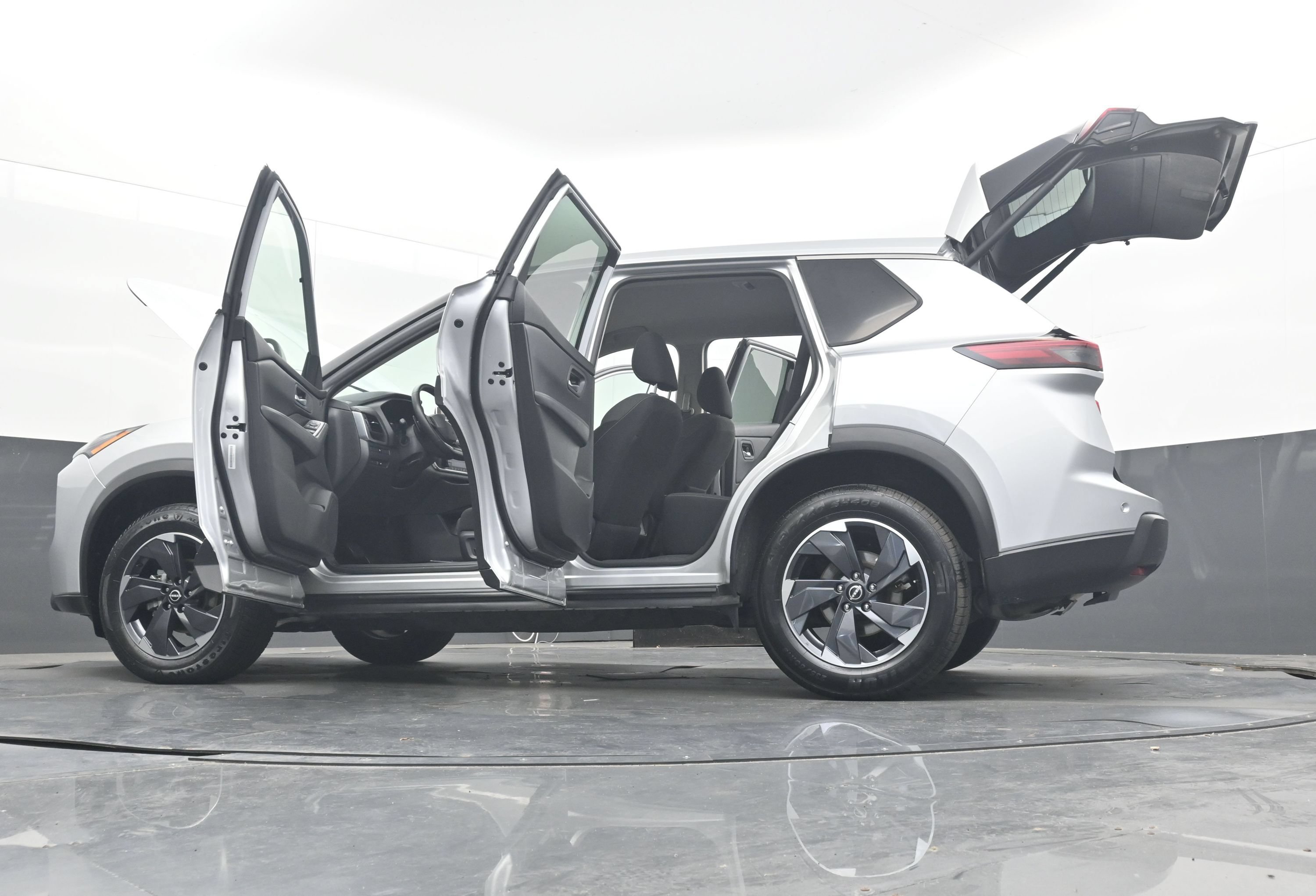 Used 2025 Nissan Rogue SV FWD image 47
