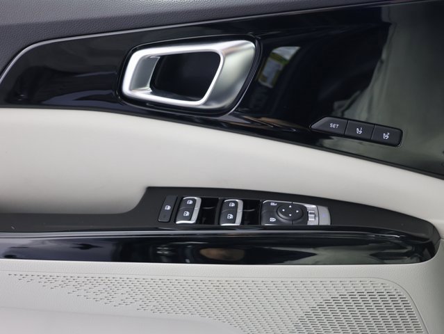 Used 2024 Kia Carnival SX image 23