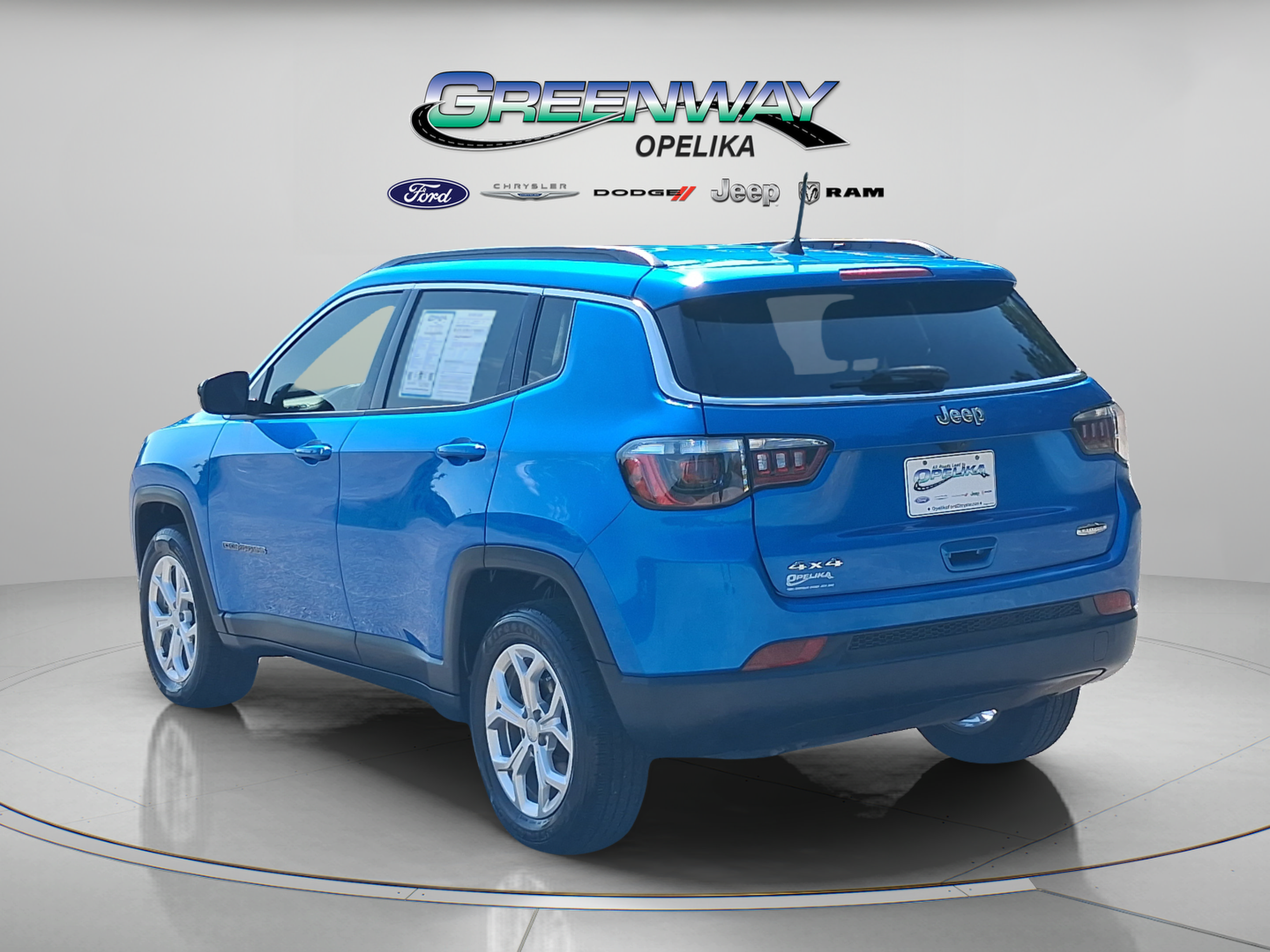 Used 2024 Jeep Compass Latitude AWD/4WD image 5
