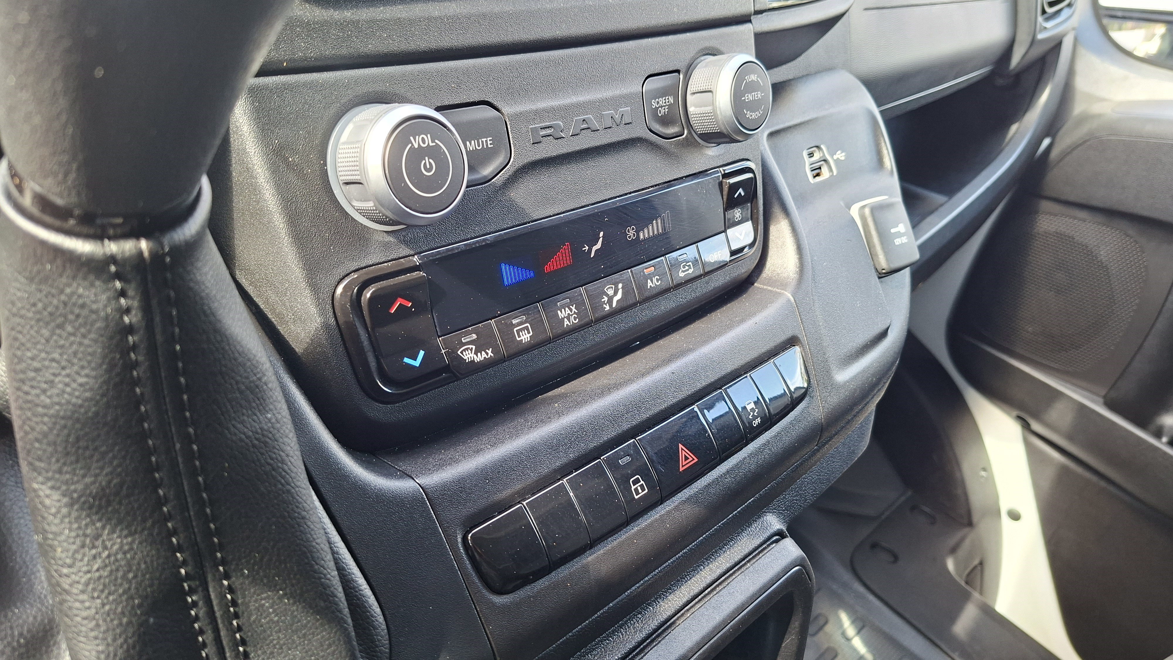 Used 2025 RAM ProMaster 2500 w/ Convenience Group FWD image 15