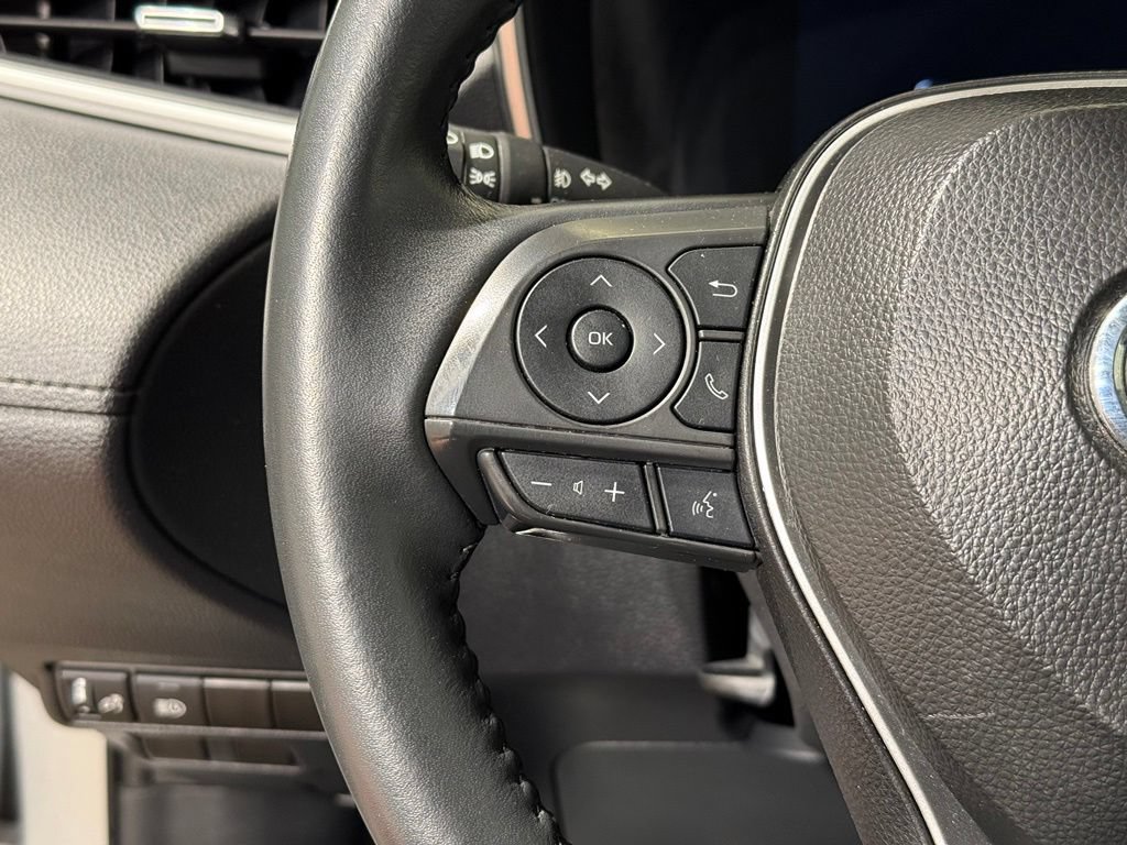 Certified 2025 Toyota Corolla Cross XLE FWD image 23