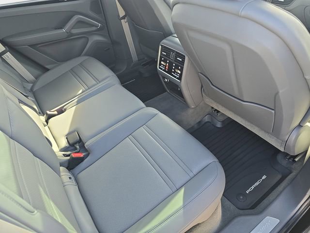 Used 2023 Porsche Cayenne Platinum Edition image 13