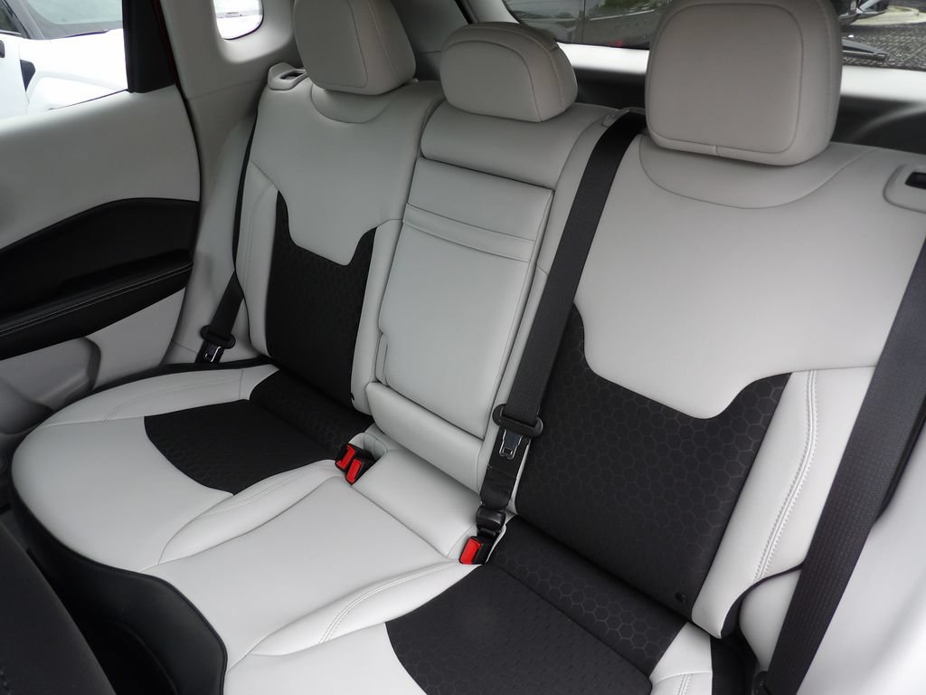Used 2019 Jeep Compass Latitude w/ Popular Equipment Group FWD image 23