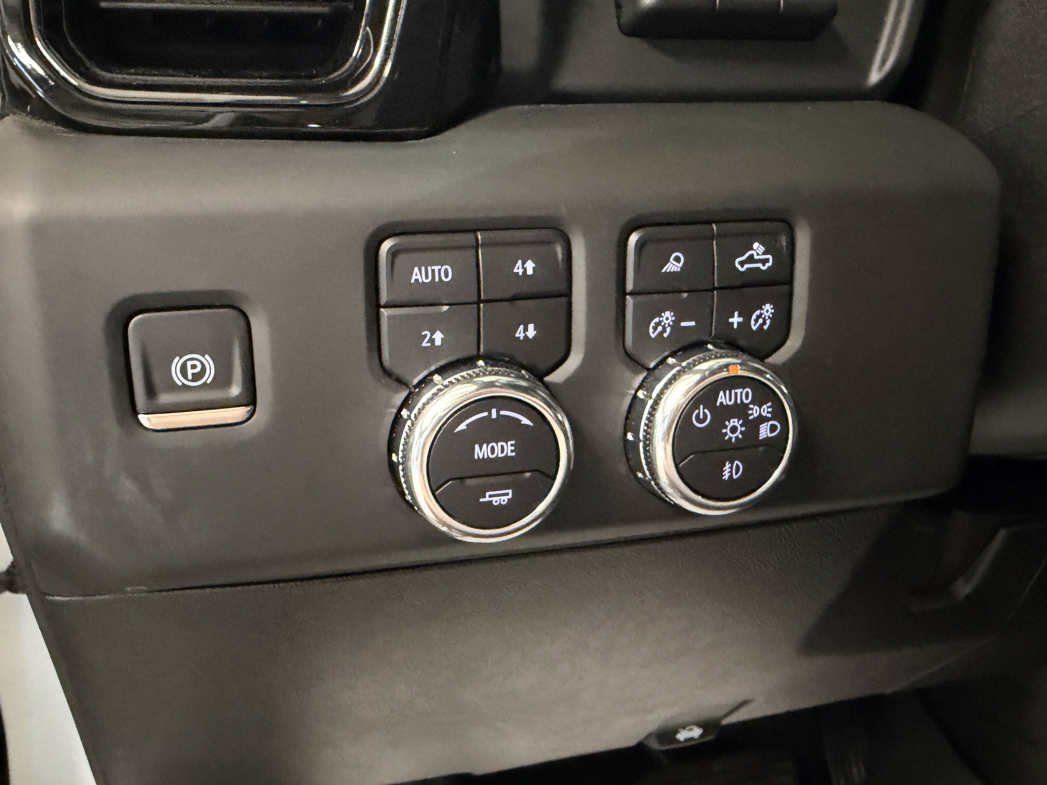 Used 2025 GMC Sierra 2500 AT4X AWD/4WD image 19