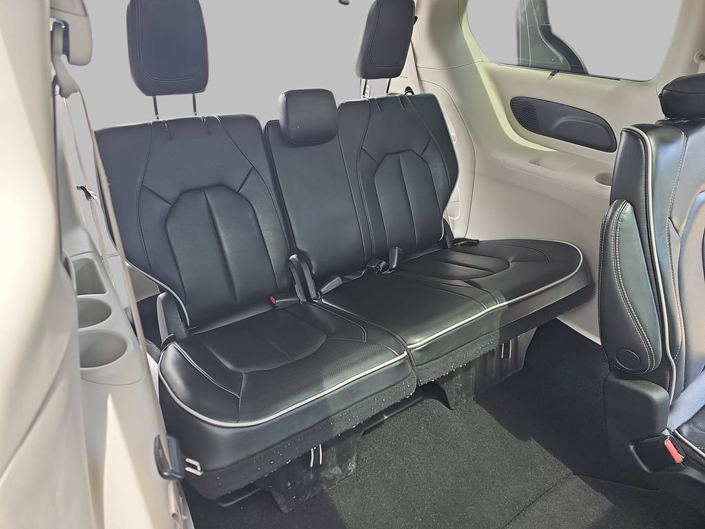 Used 2023 Chrysler Pacifica Limited FWD image 15