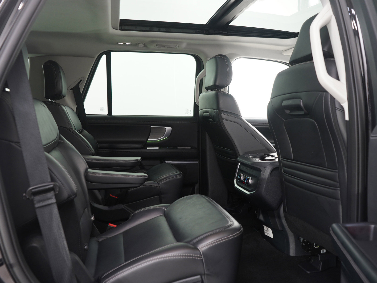 Used 2025 Ford Expedition Platinum AWD/4WD image 17