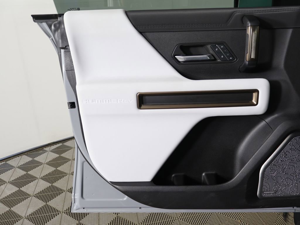 Used 2024 GMC Hummer EV 3X w/ LPO, Illumination Package image 23