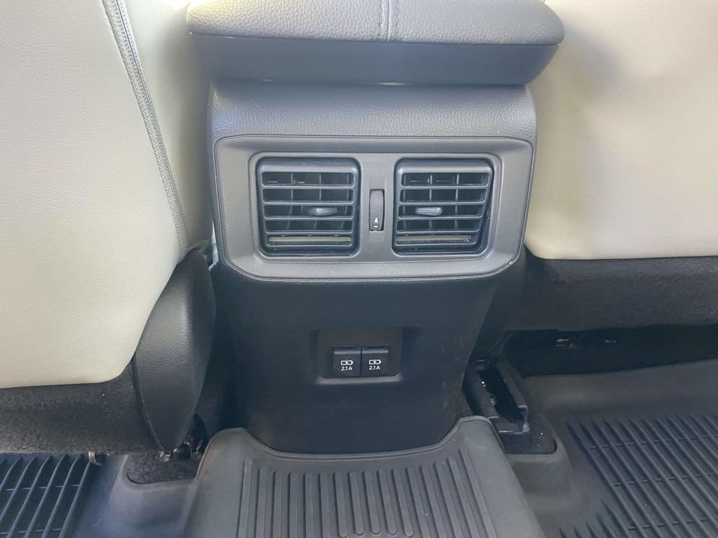 Used 2021 Toyota RAV4 XLE Premium AWD/4WD image 20