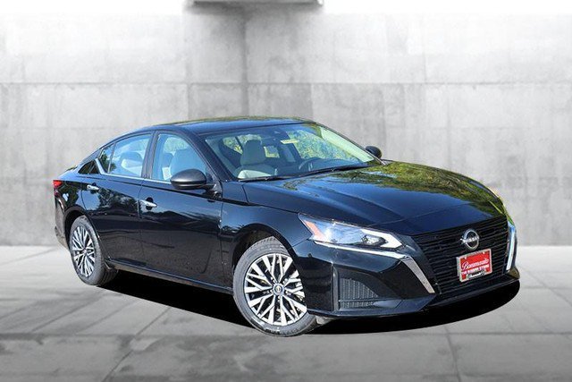 Certified 2025 Nissan Altima 2.5 SV FWD image 2