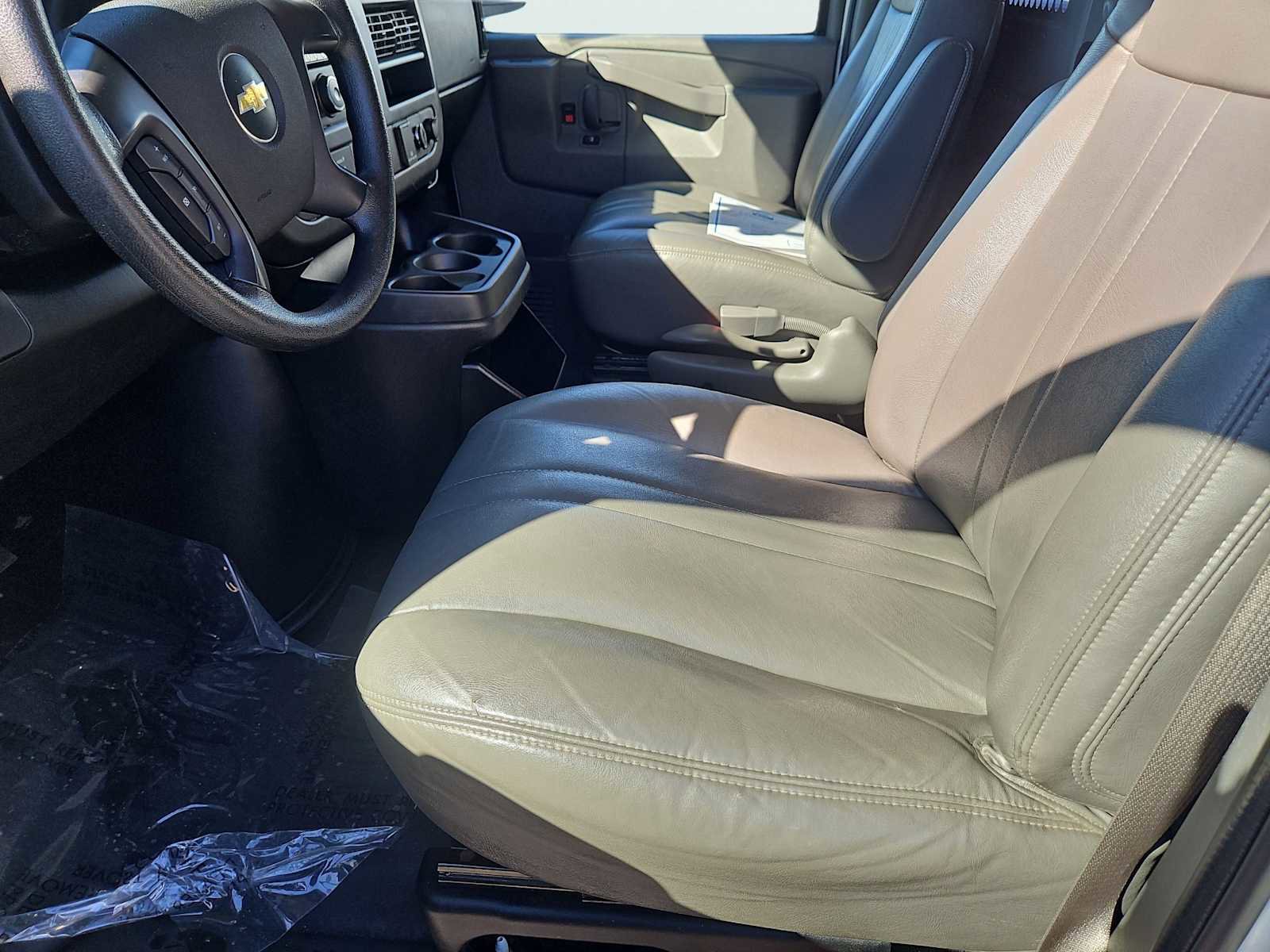 Used 2016 Chevrolet Express 2500 image 22