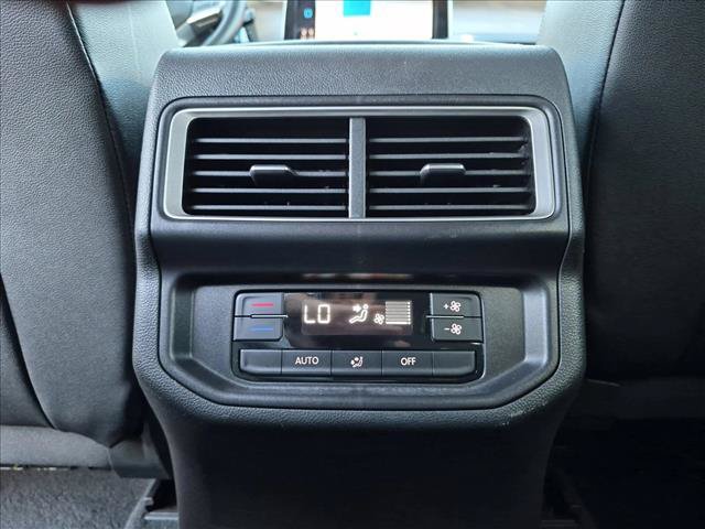 Used 2025 Volkswagen Atlas SE FWD image 17