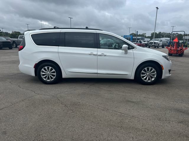 Used 2017 Chrysler Pacifica Touring-L FWD image 27