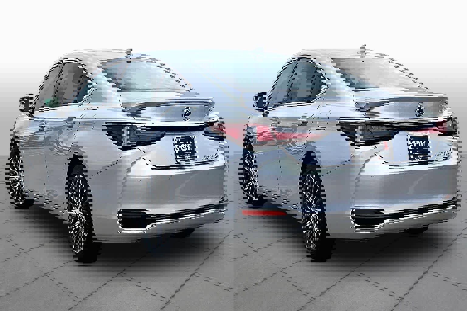 Used 2025 Lexus ES 300h w/ Premium Package image 12