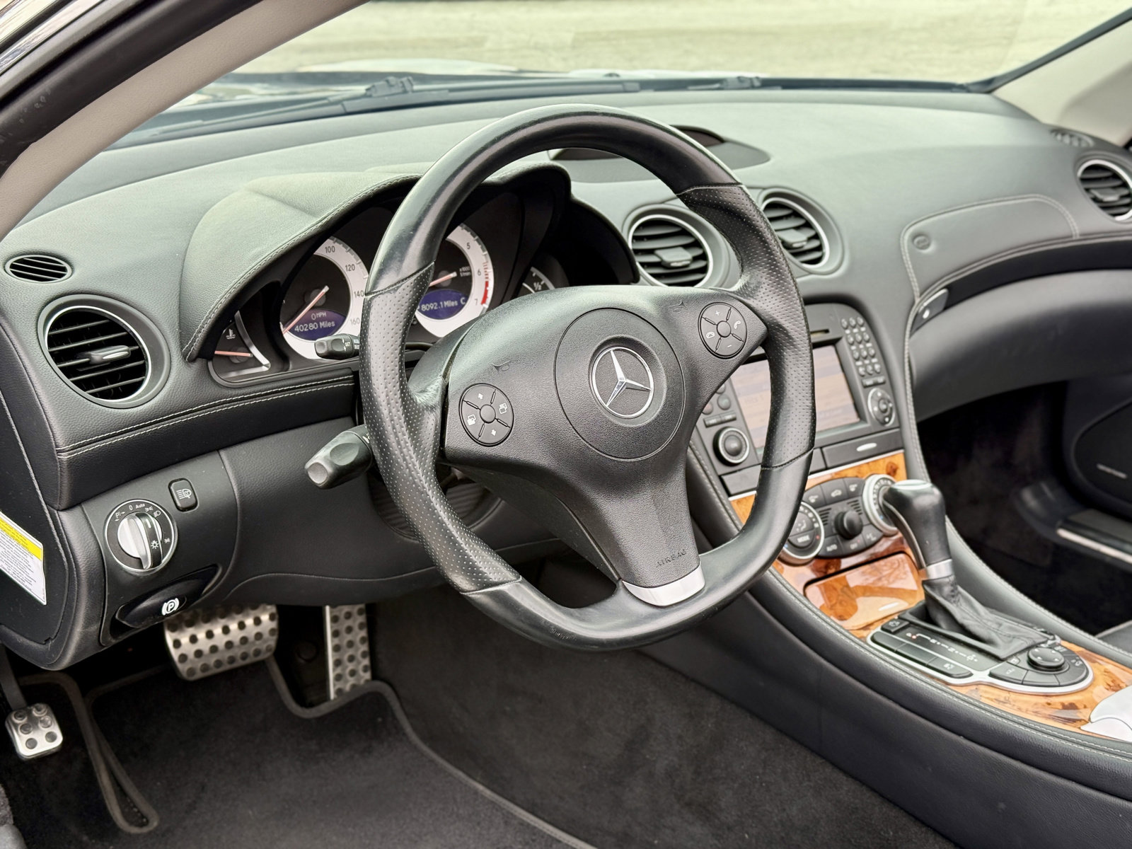 Used 2012 Mercedes-Benz SL 550 image 17