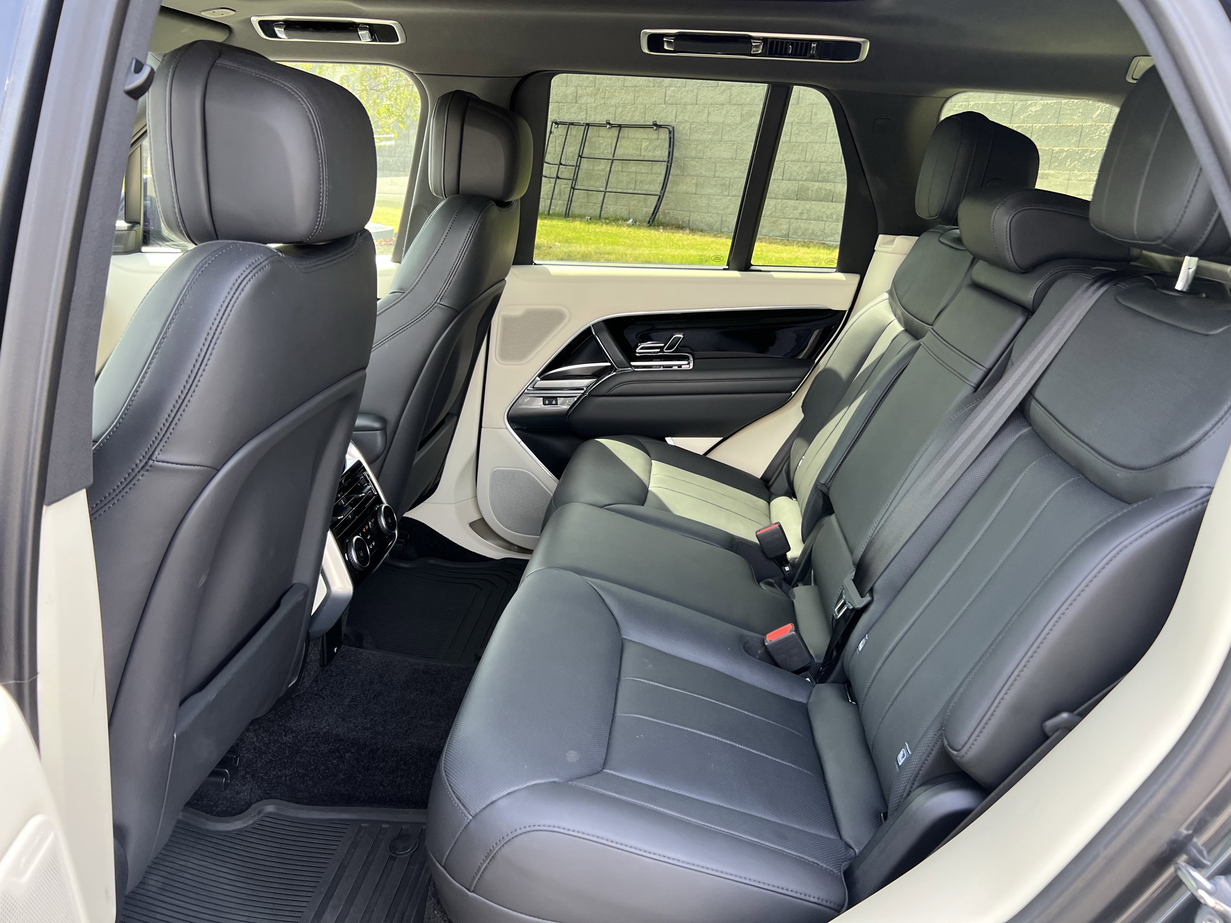 Certified 2024 Land Rover Range Rover SE image 30