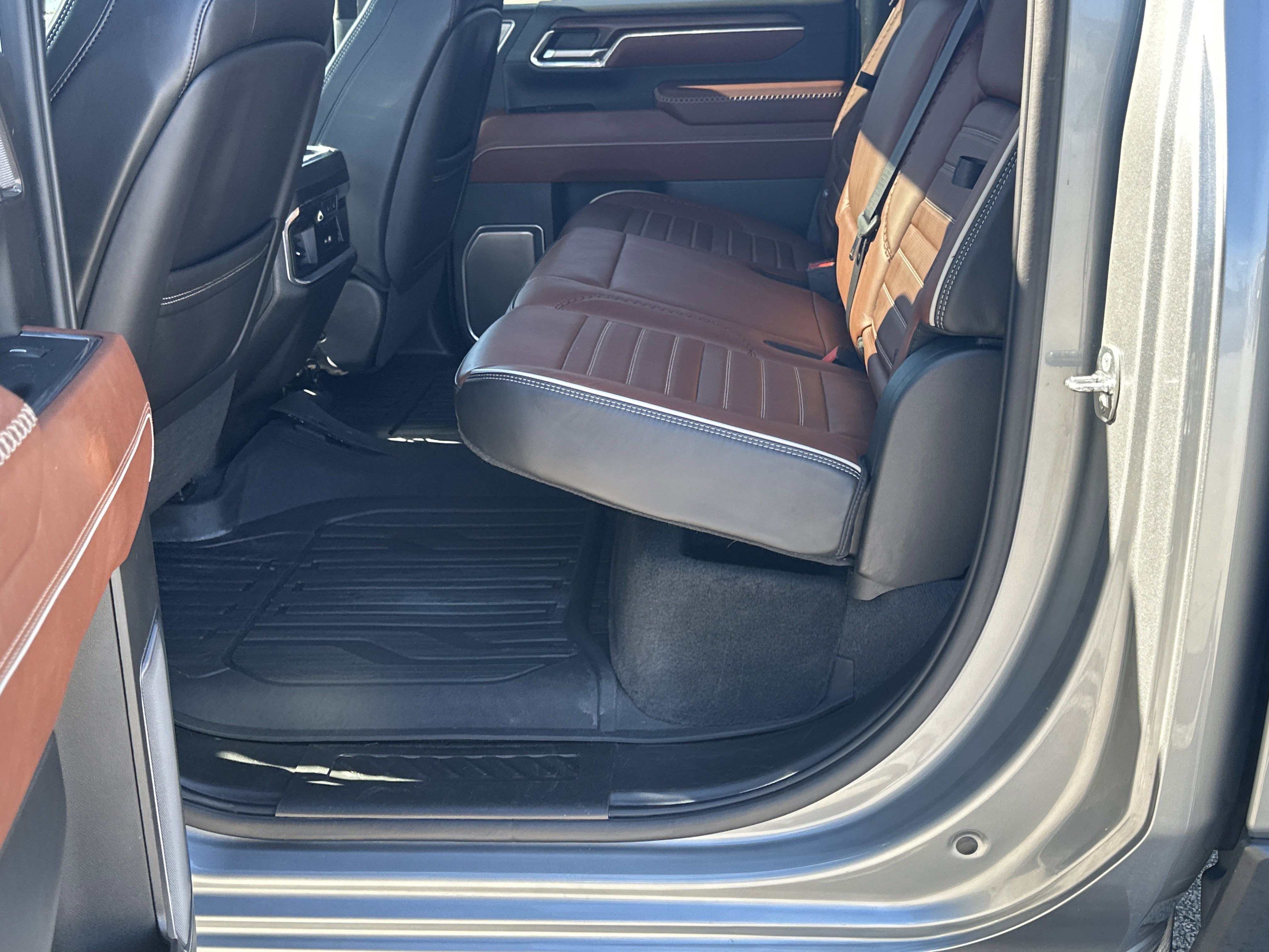 Used 2024 GMC Sierra 3500 Denali Ultimate image 17