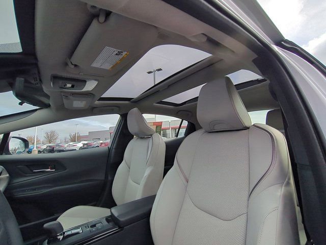 Used 2025 Toyota Prius Limited w/ Limited Premium Package image 10