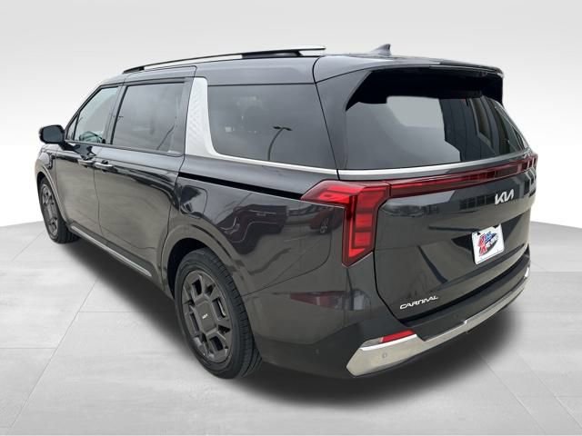 Used 2025 Kia Carnival SX image 5