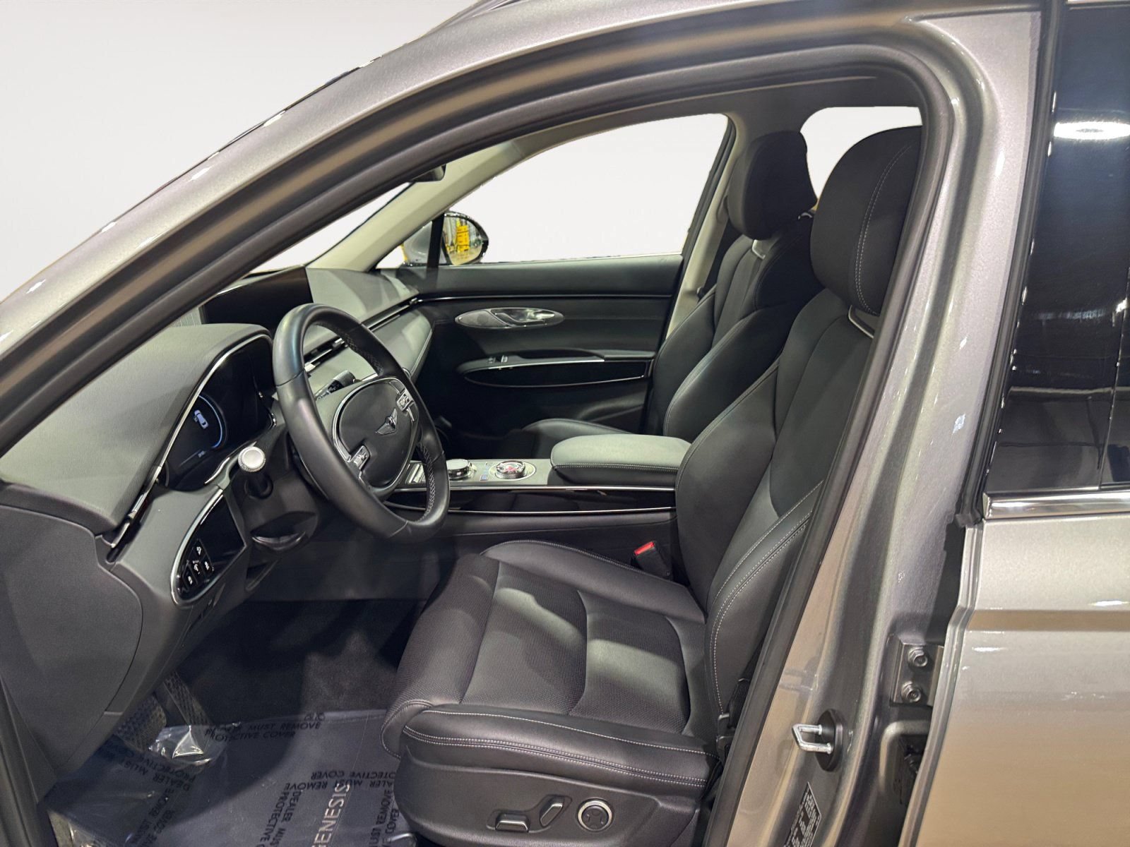 Used 2024 Genesis GV70 2.5T AWD/4WD image 13