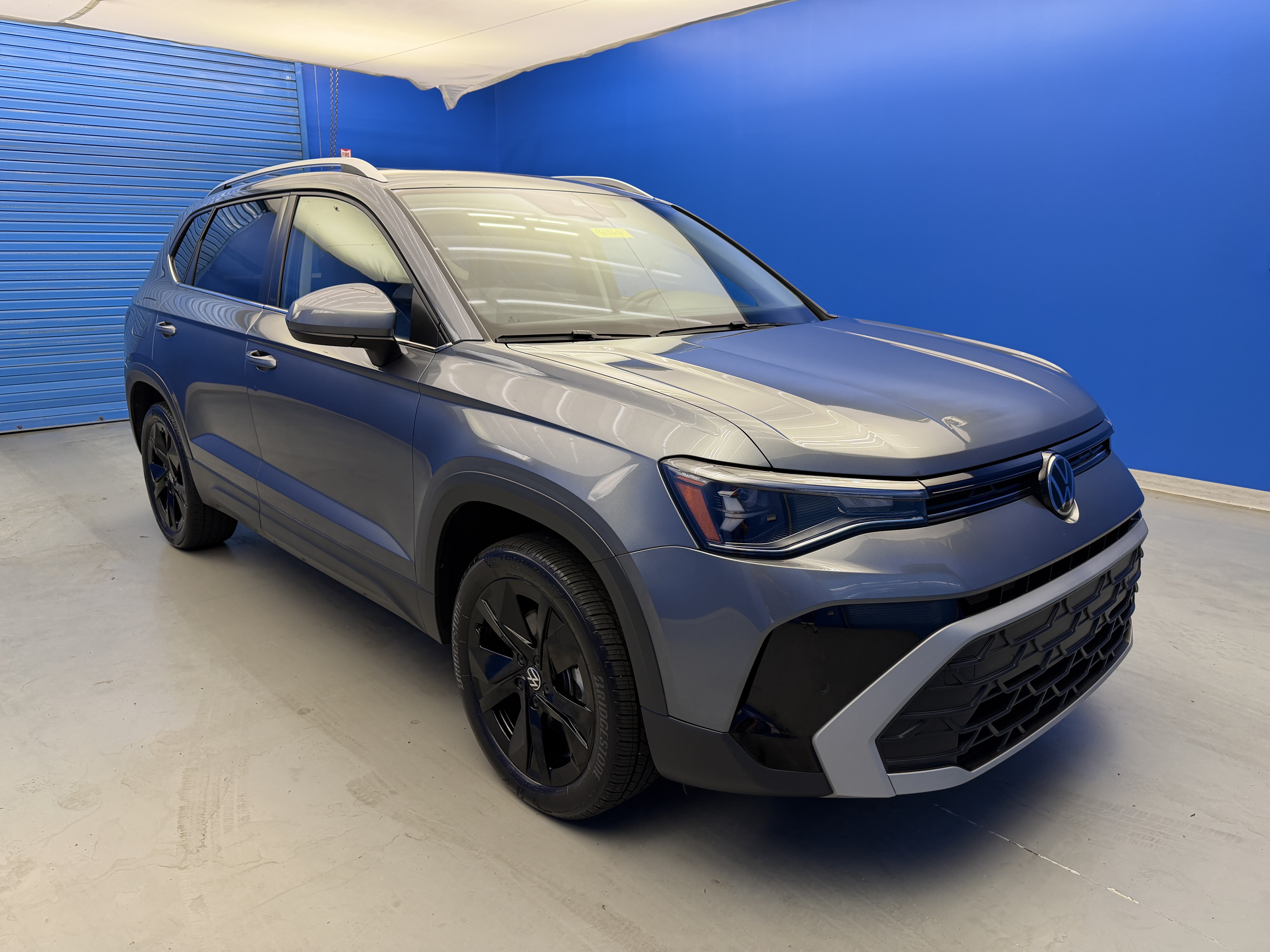 Certified 2025 Volkswagen Taos SE w/ Panoramic Sunroof Package FWD image 2