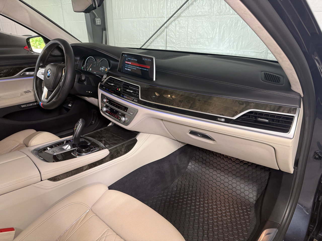 Used 2018 BMW 750i xDrive image 29