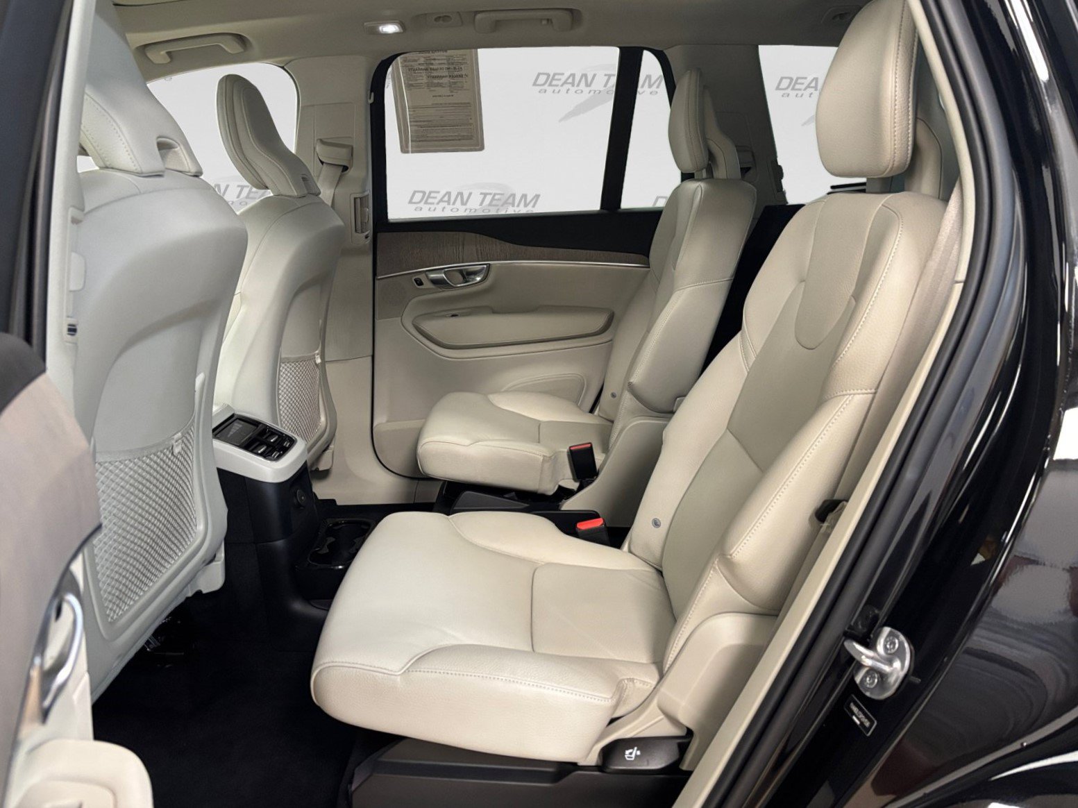 Used 2024 Volvo XC90 T8 Plus w/ Protection Package Premier AWD/4WD image 12