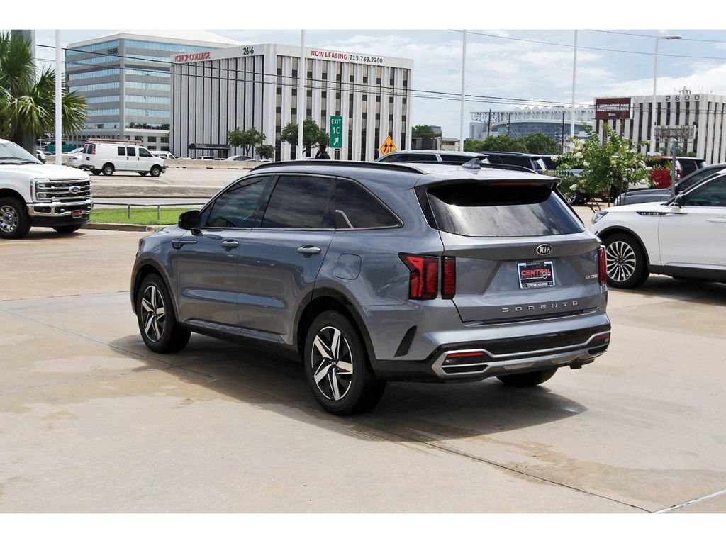 Used 2021 Kia Sorento EX w/ Panoramic Sunroof Package FWD image 4