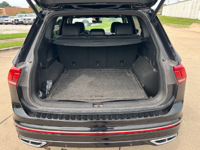 Used 2024 Volkswagen Tiguan SEL R-Line AWD/4WD image 8