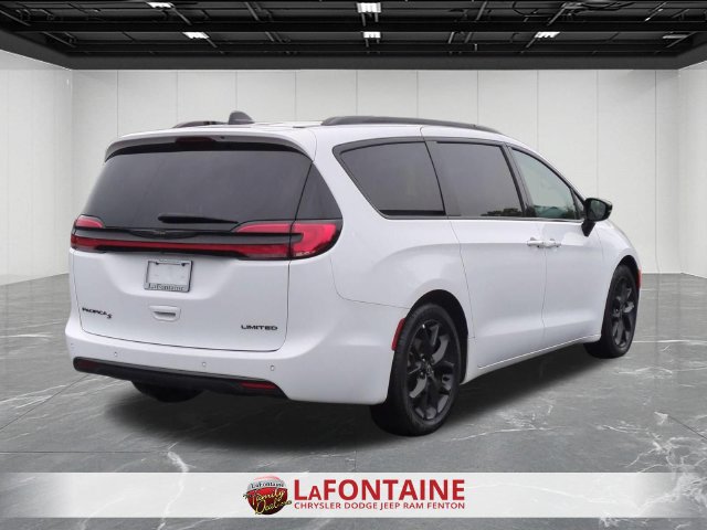 Used 2025 Chrysler Pacifica Limited FWD image 5
