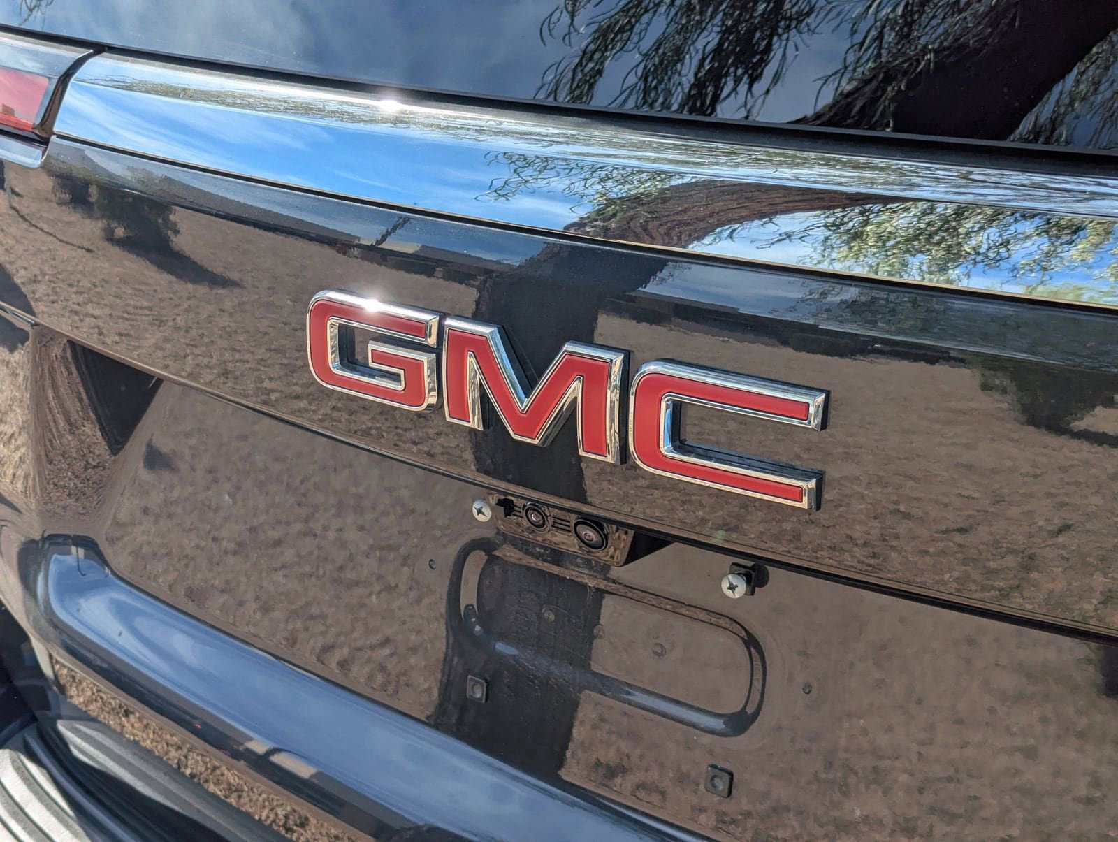 Used 2025 GMC Yukon XL Elevation w/ Elevation Premium Package image 8