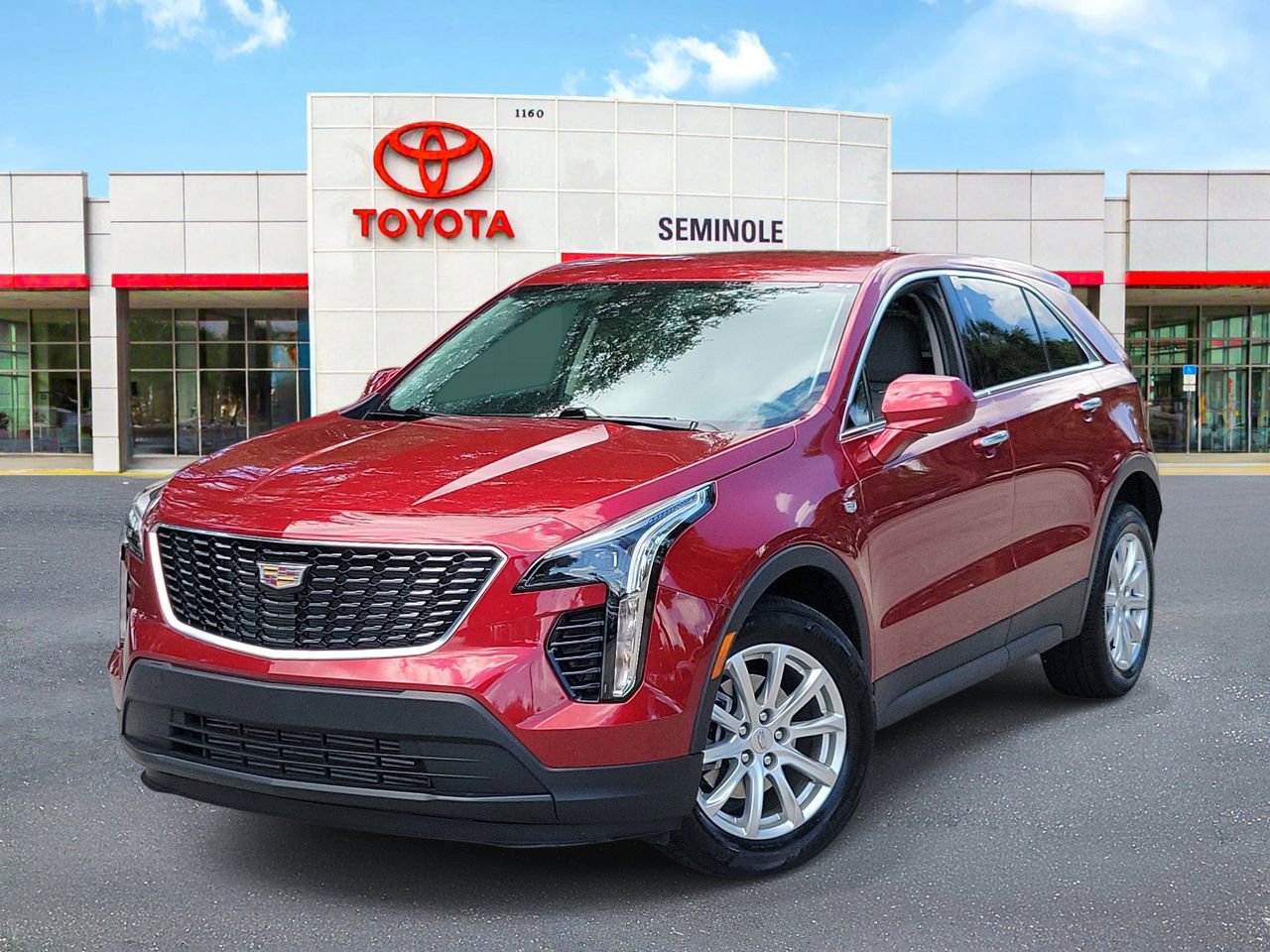 Used 2023 Cadillac XT4 Luxury FWD image 1