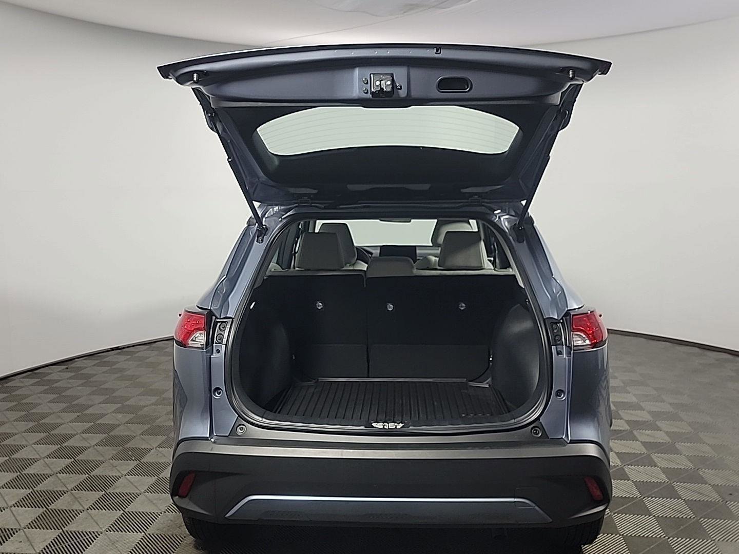 Used 2024 Toyota Corolla Cross L image 7