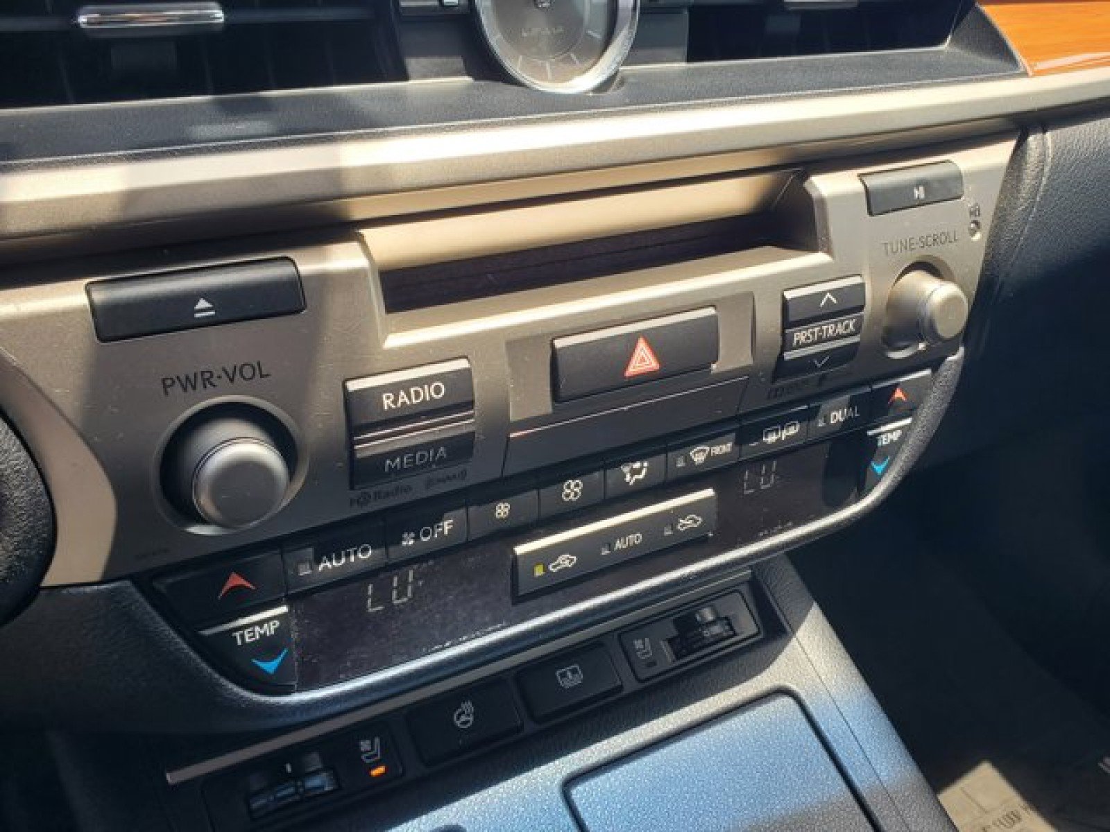 Used 2015 Lexus ES 300h w/ Navigation System Package FWD image 26
