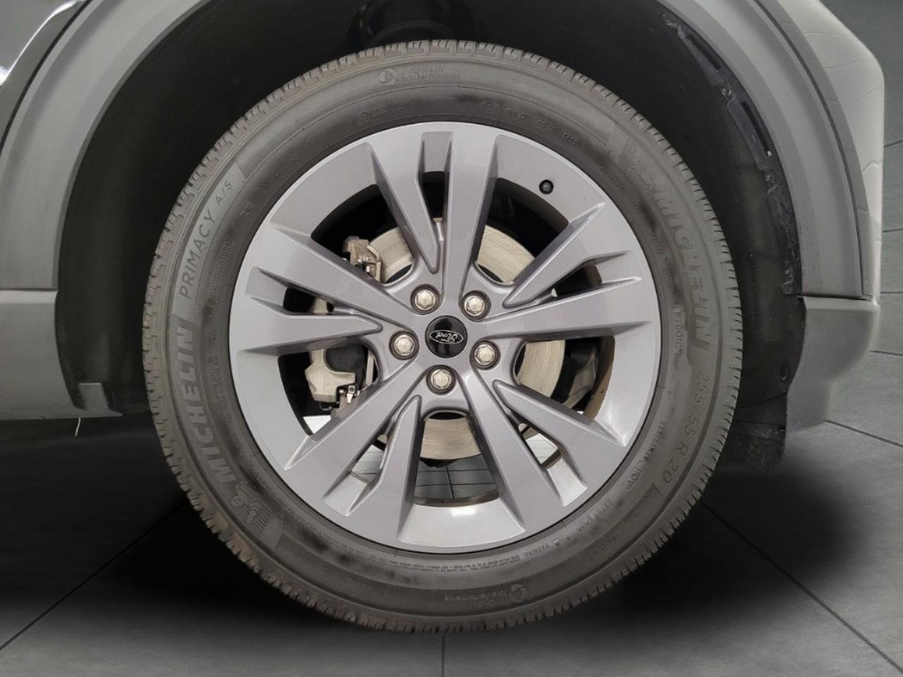 Used 2023 Ford Explorer XLT w/ Equipment Group 202A AWD/4WD image 4