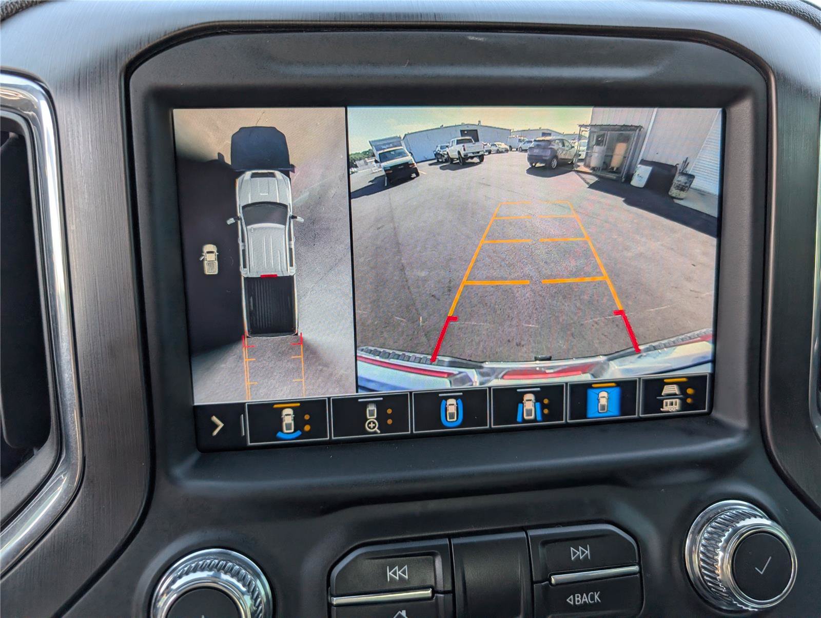 Used 2021 GMC Sierra 2500 AT4 w/ AT4 Premium Plus Package AWD/4WD image 19