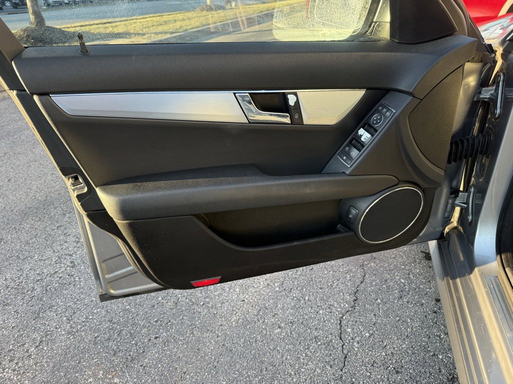 Used 2008 Mercedes-Benz C 300 Sedan image 16