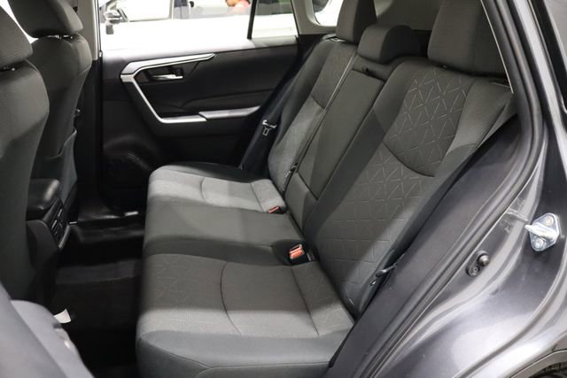 Used 2022 Toyota RAV4 XLE AWD/4WD image 11