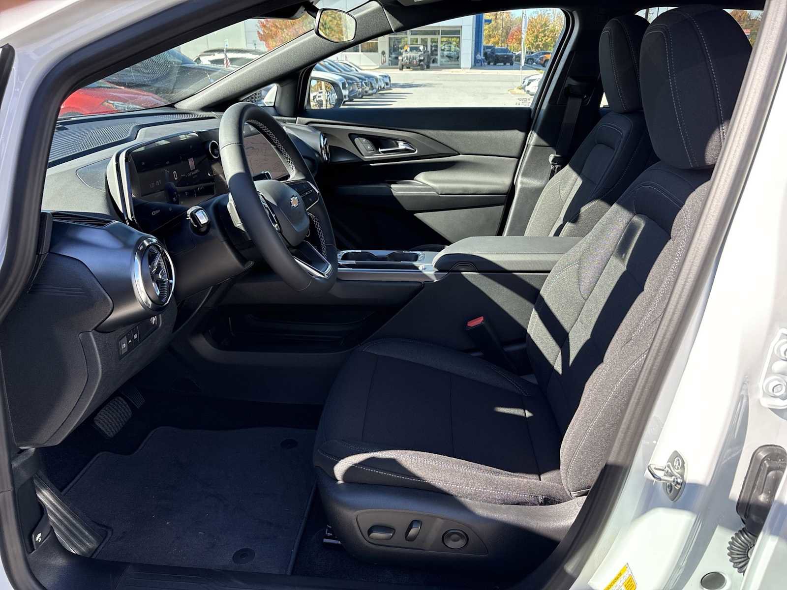 New 2026 Chevrolet Equinox EV LT w/ Comfort Package AWD/4WD image 18