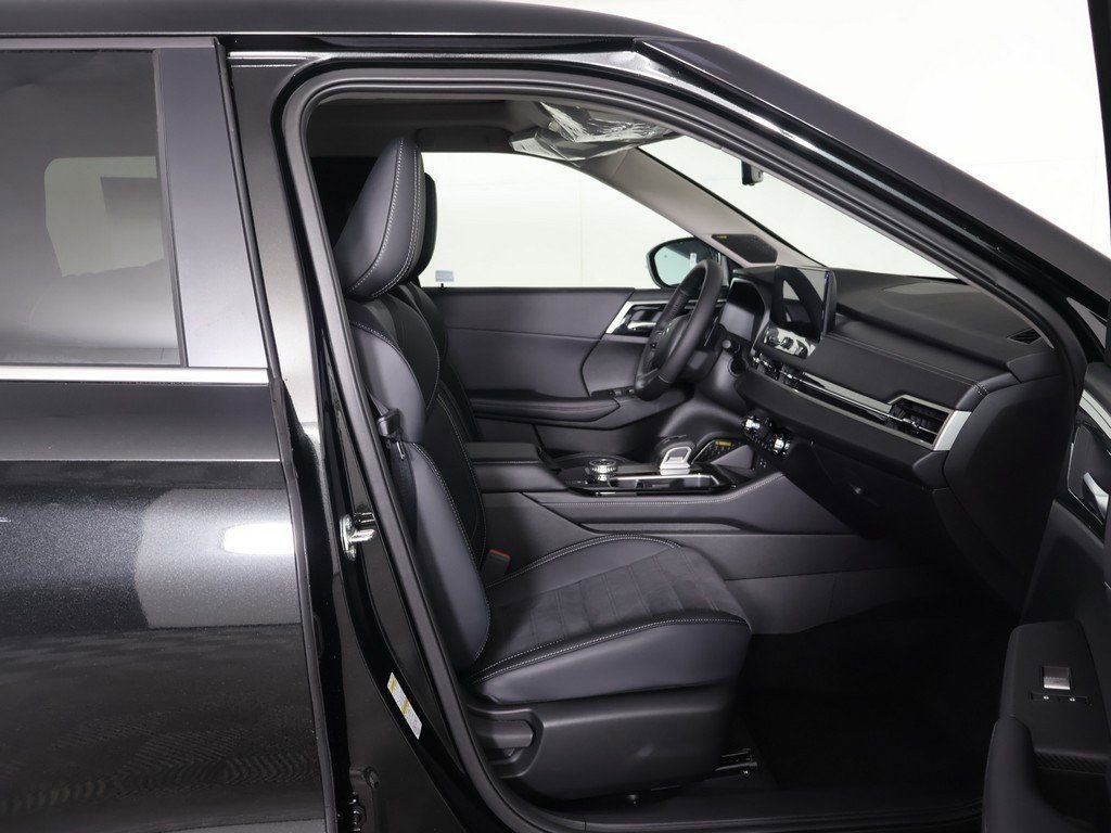 New 2026 Mitsubishi Outlander SE image 35