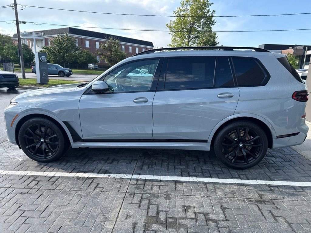 Used 2024 BMW X7 xDrive40i w/ Executive Package AWD/4WD image 3
