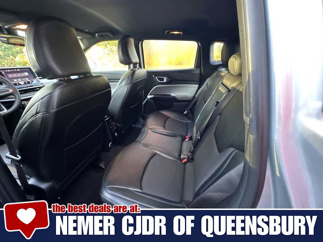 Used 2024 Jeep Compass Latitude AWD/4WD image 21