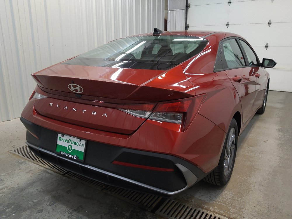 Used 2024 Hyundai Elantra SEL FWD image 9