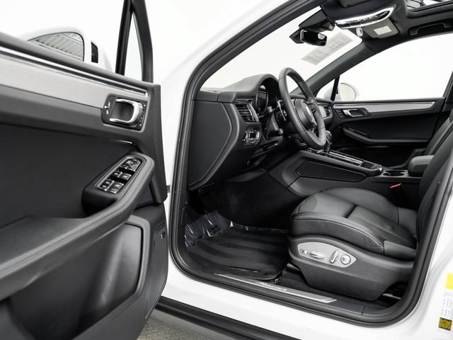 Certified 2026 Porsche Macan AWD/4WD image 10